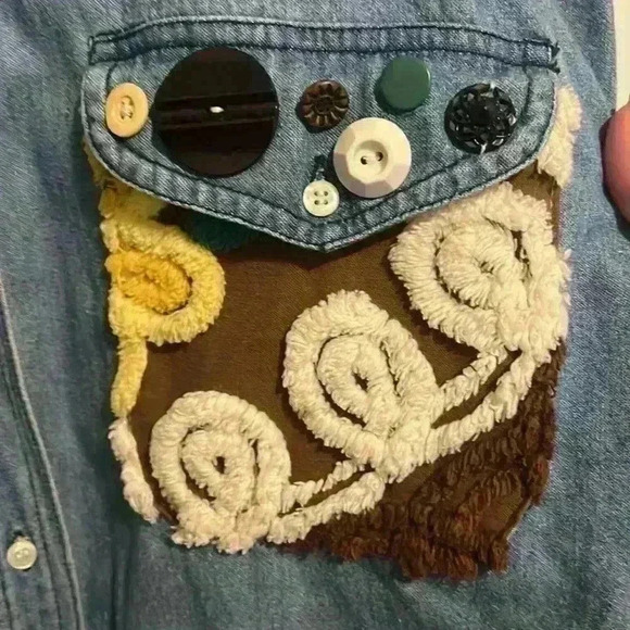 Cute as a button Jean jacket size L - Picture 3 of 10